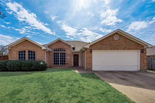 1611 Summertree Lane, Grand Prairie, TX 75052