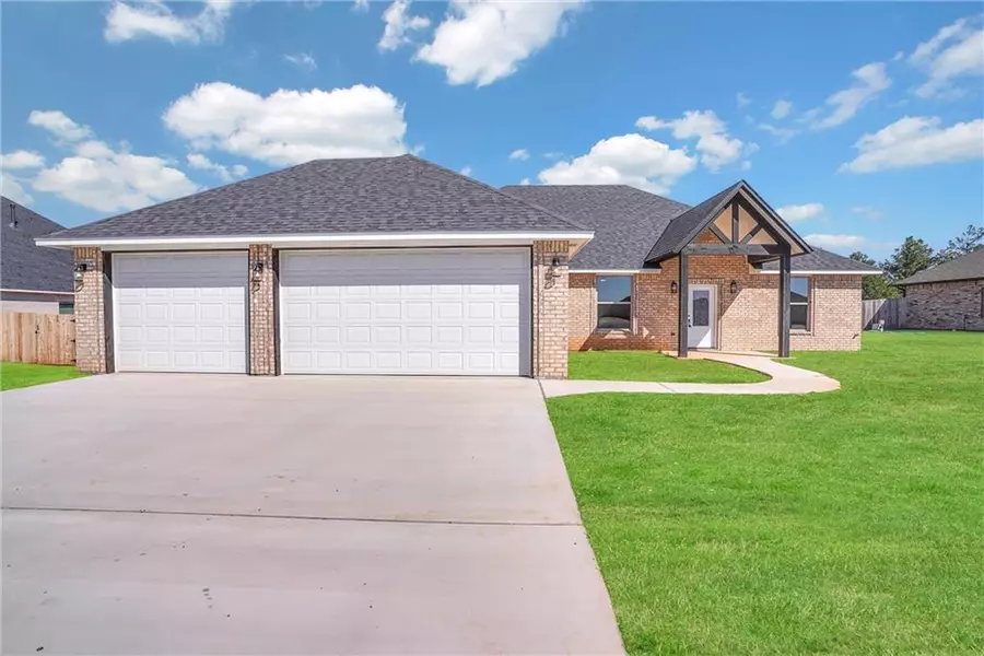 1040 NE Skyridge Drive, Elgin, OK 73538