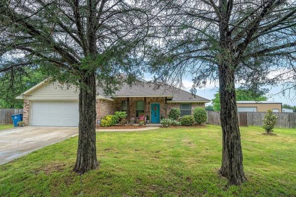 802 Joggers Trail, Collinsville, TX 76233