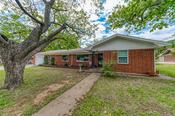 611 W Spring Street, Weatherford, TX 76086