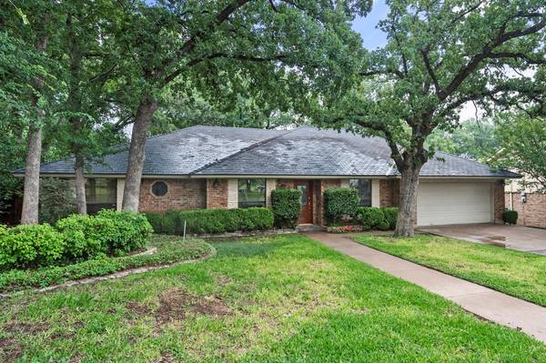 4115 Three Oaks Drive, Arlington, TX 76016