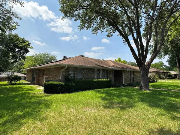 Desoto, TX 75115,1037 Pine Tree Lane