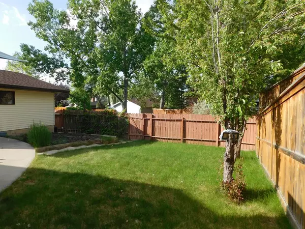 Calgary, AB T2W2X8,536 Brookpark DR SW