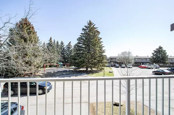 Calgary, AB T2K5S4,1055 72 AVE NW #48