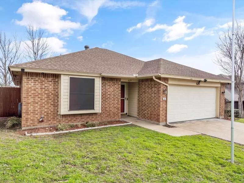 629 Ozark Avenue, Burleson, TX 76028