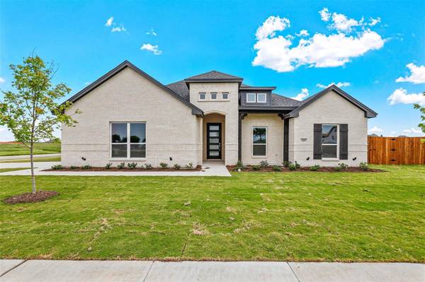 329 Trail Dust Road, Godley, TX 76044