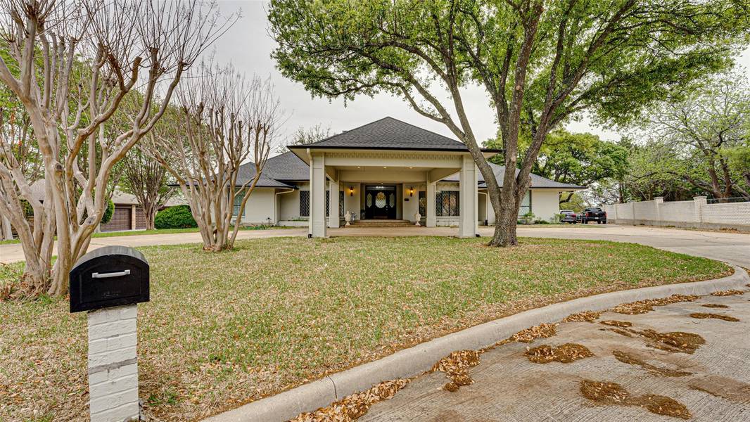 1806 Country Club Circle, Garland, TX 75043