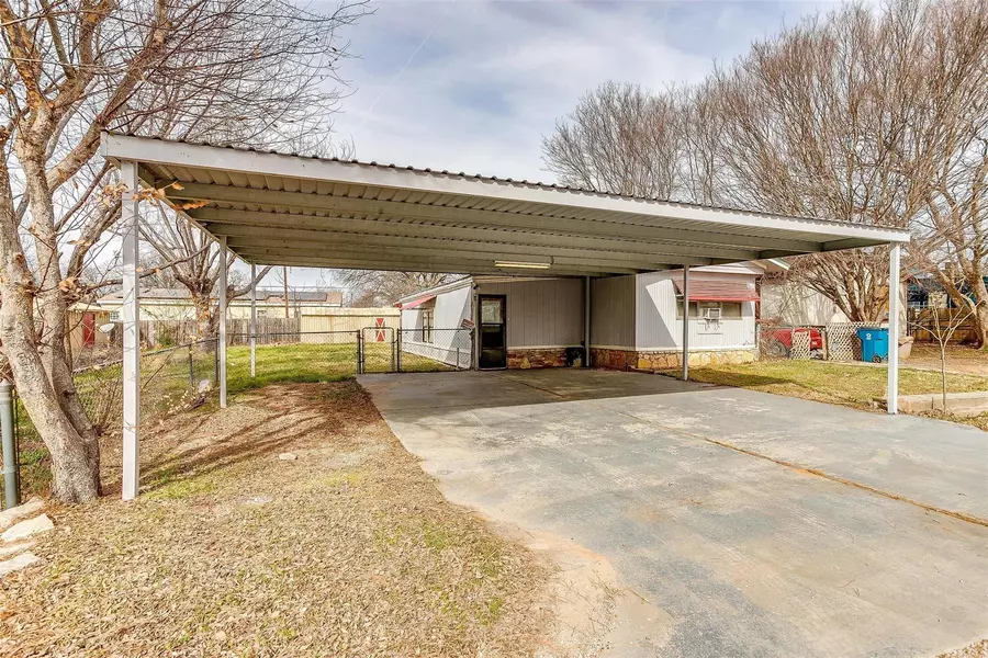 1010 Whippoorwill Drive, Granbury, TX 76049