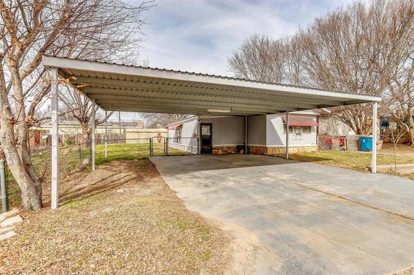 1010 Whippoorwill Drive,  Granbury,  TX 76049