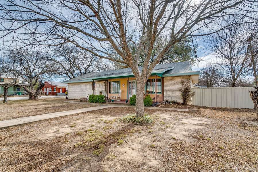 300 E Wilson Street, Eastland, TX 76448