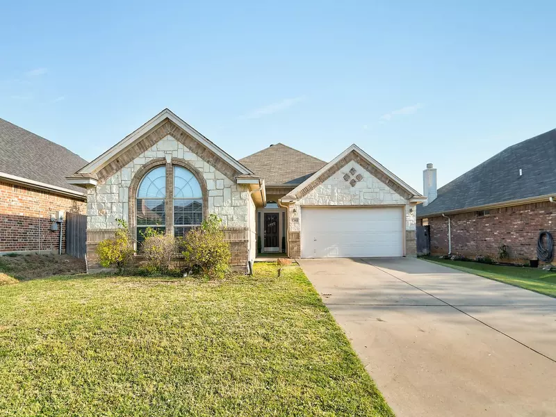 8348 Winter Falls Trail, Fort Worth, TX 76053