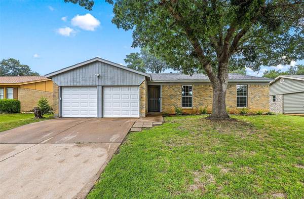 1413 Warren Lane, Fort Worth, TX 76112