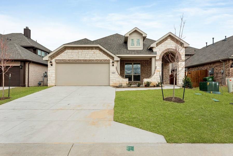 1140 Travis Drive, Godley, TX 76044