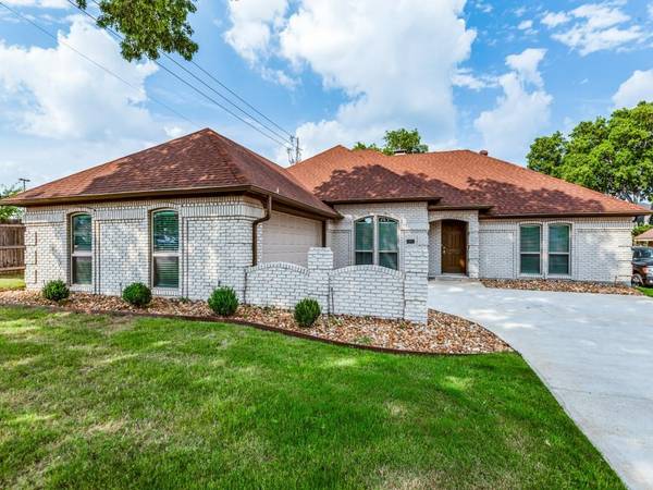 1032 Kingston Drive, Mansfield, TX 76063