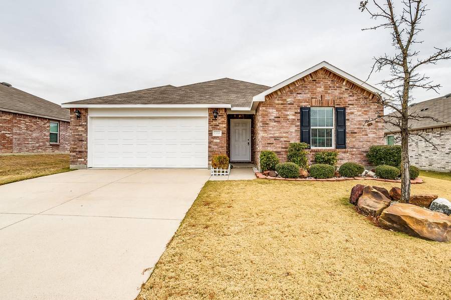 1200 Foxglove Lane, Burleson, TX 76028