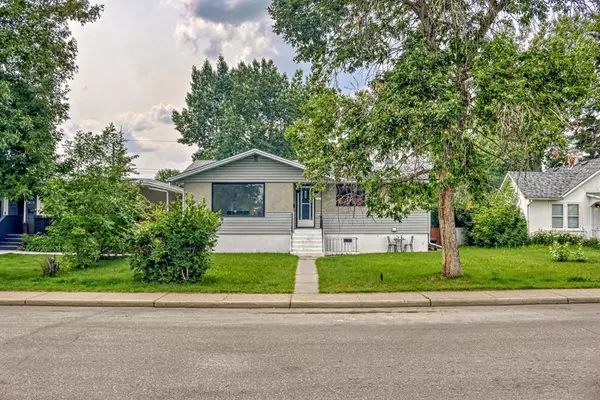 Calgary, AB T3E 3J9,3119 40 ST SW