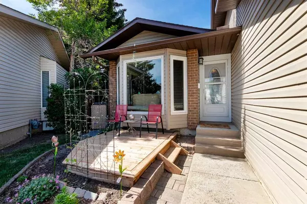 Calgary, AB T2E 7R4,31 Mchugh PL NE