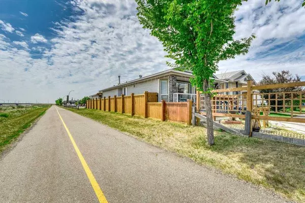 Calgary, AB T2A 7S7,71 APPLEMEAD Close