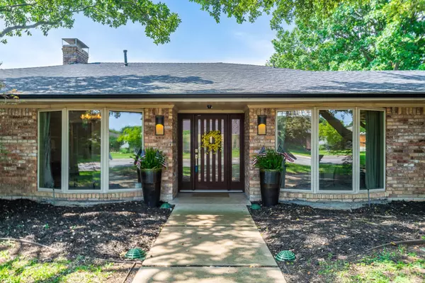 Dallas, TX 75229,3816 Waldorf Circle