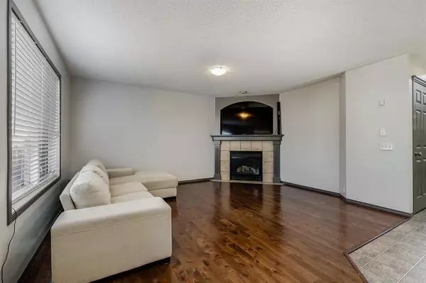 Calgary, AB T3J 3Y5,12 Coral Reef Link NE