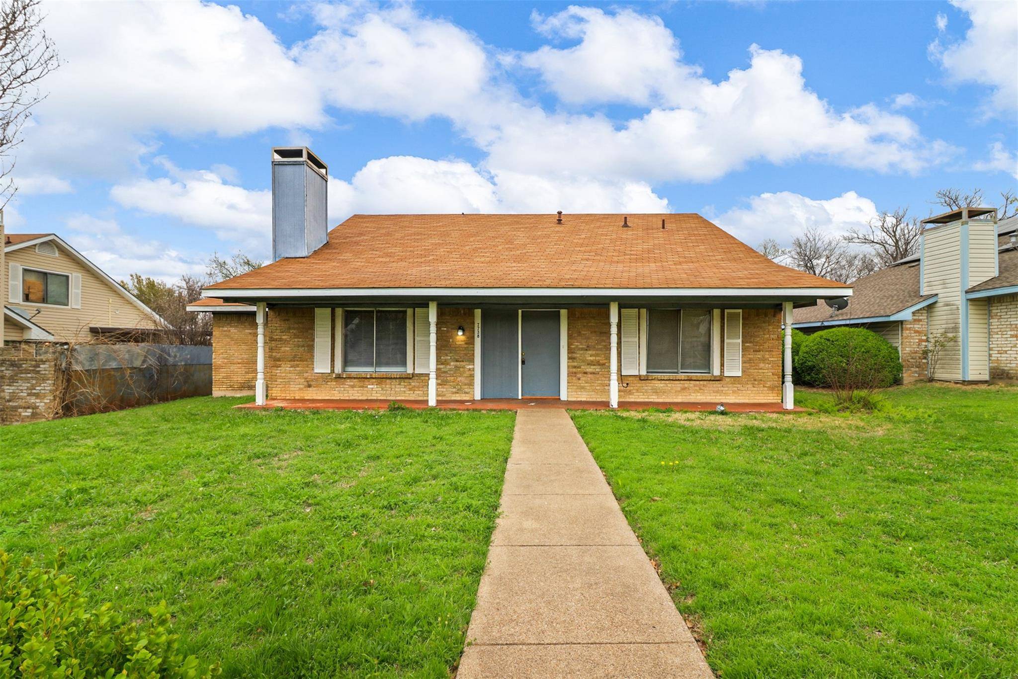 7738 Los Gatos Drive,  Dallas,  TX 75232