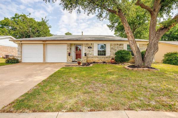 701 E Prairie View Road, Crowley, TX 76036