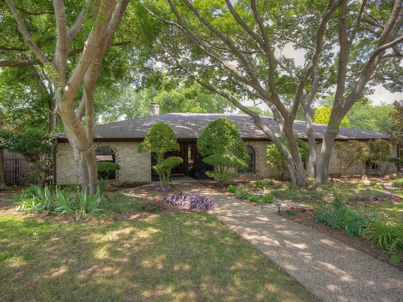 7108 Falling Springs Road, Fort Worth, TX 76116