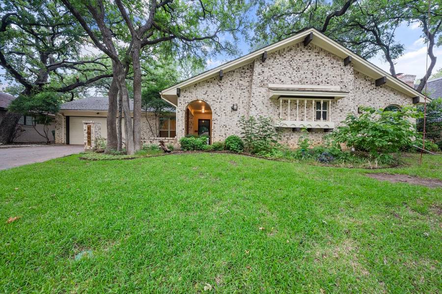 1005 Wayland Drive, Arlington, TX 76012