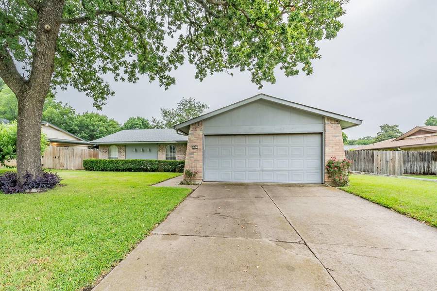 1311 Roundtree Drive, Euless, TX 76039