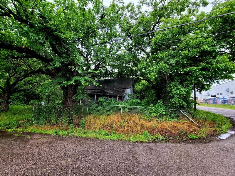 1309 S 4th Street, Bonham, TX 75418