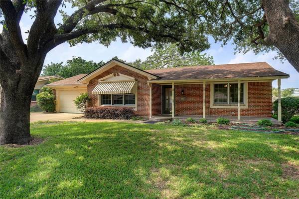 216 Olive Street, Hurst, TX 76053