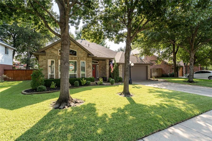 1713 Parkwood Drive, Grapevine, TX 76051