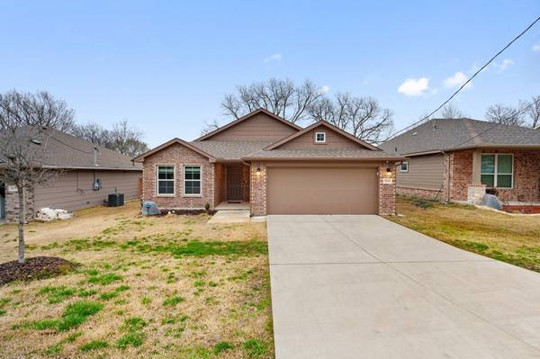 909 Sayle Street, Greenville, TX 75401