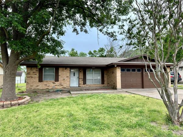 3205 Eastland Avenue, Greenville, TX 75402