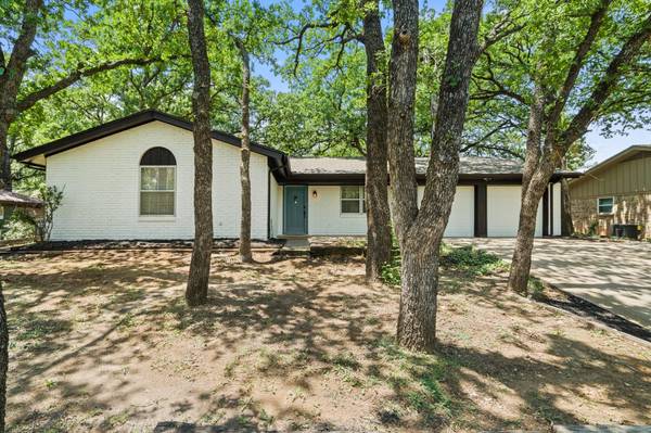 1009 Greendale Drive,  Bedford,  TX 76022