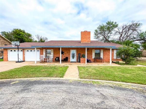 607 S Avenue E, Knox City, TX 79529