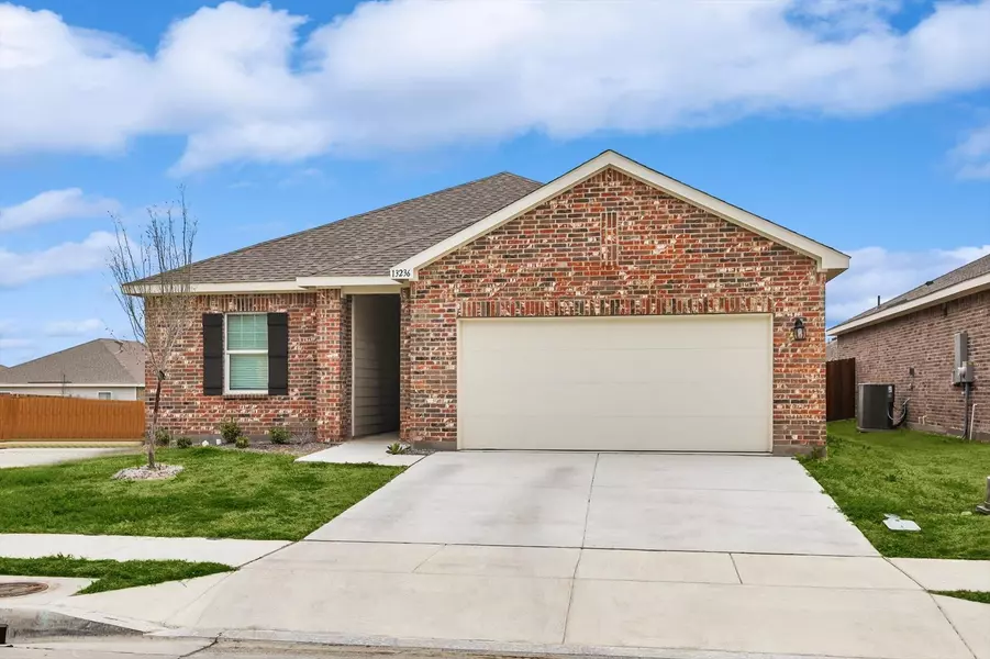 13236 Ridings Drive, Fort Worth, TX 76052