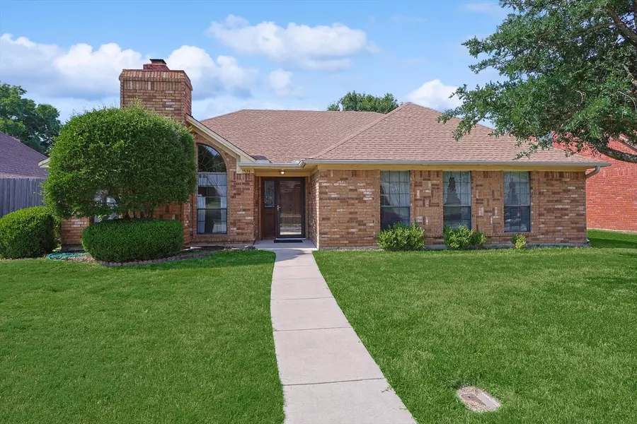 1514 Autumn Breeze Lane, Lewisville, TX 75077