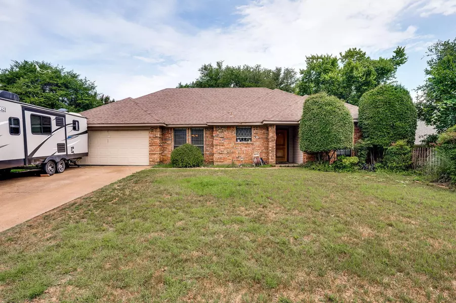 5206 OVERRIDGE Drive, Arlington, TX 76017