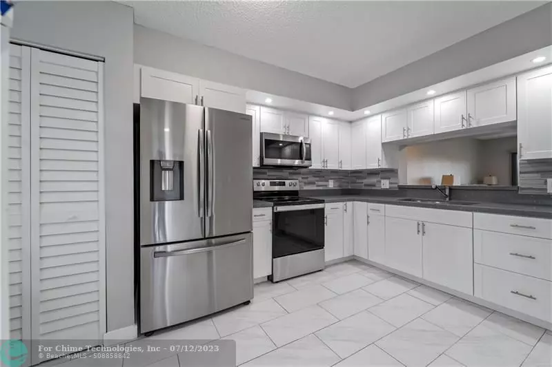 700 SW 137th AVE  #305H, Pembroke Pines, FL 33027