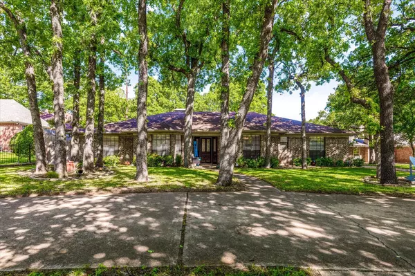 116 Meandering Lane, Burleson, TX 76028