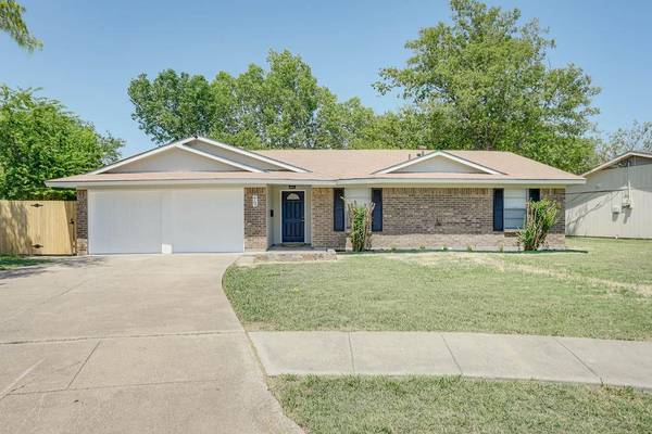 2706 Vivian Circle, Grand Prairie, TX 75052