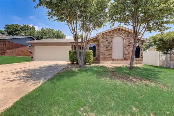 6548 Wooddale Drive, Watauga, TX 76148