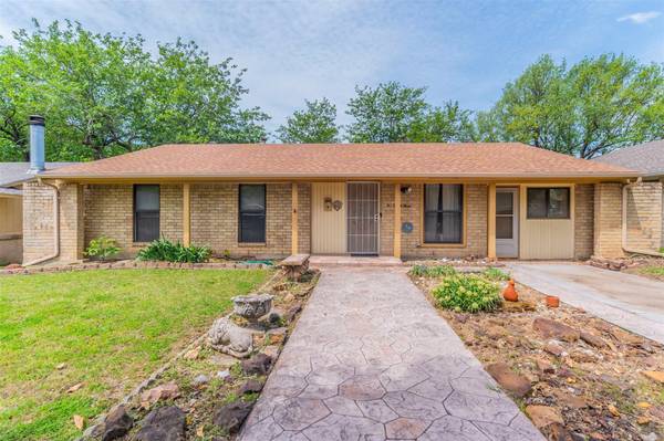 523 Falling Leaves Drive, Duncanville, TX 75116