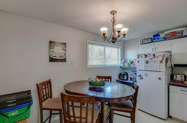 Calgary, AB T2J4L4,9930 Bonaventure DR SE #702