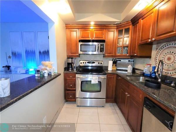 Pompano Beach, FL 33062,1421 S Ocean Blvd  #208