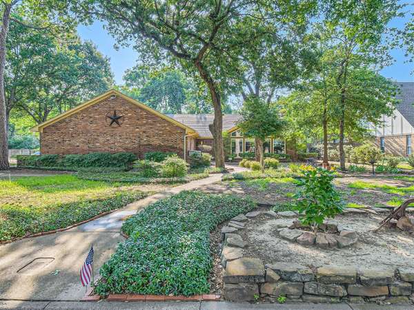 445 Frankie Lane, Lewisville, TX 75057