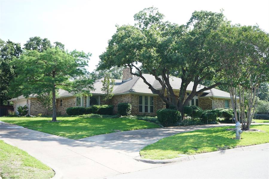 3209 Sunset Oaks Street, Dalworthington Gardens, TX 76016