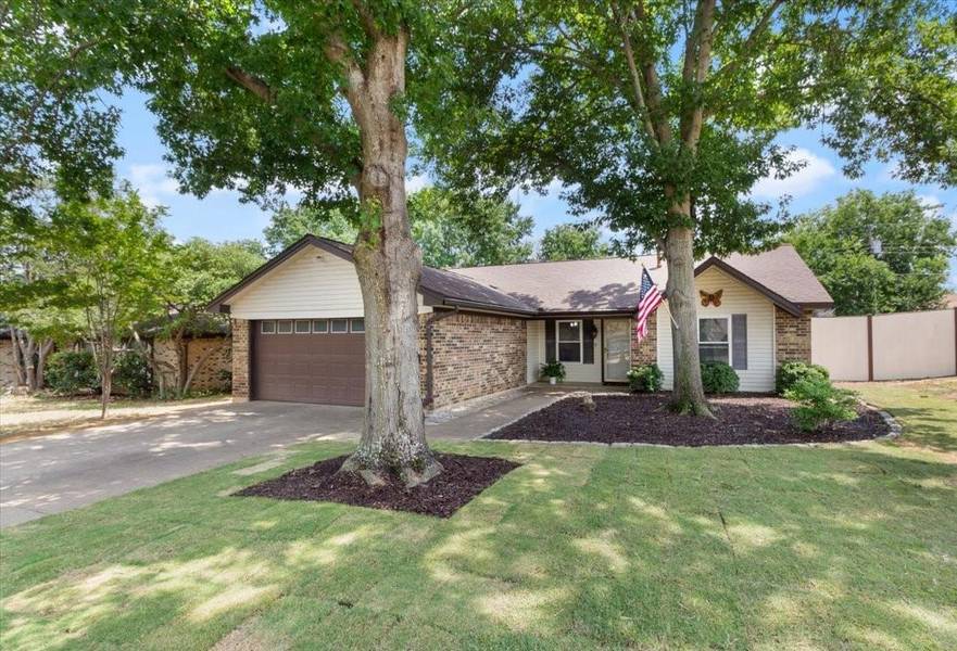 2719 Cardinal Court, Grapevine, TX 76051