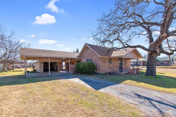 312 W Boyd Avenue, Boyd, TX 76023